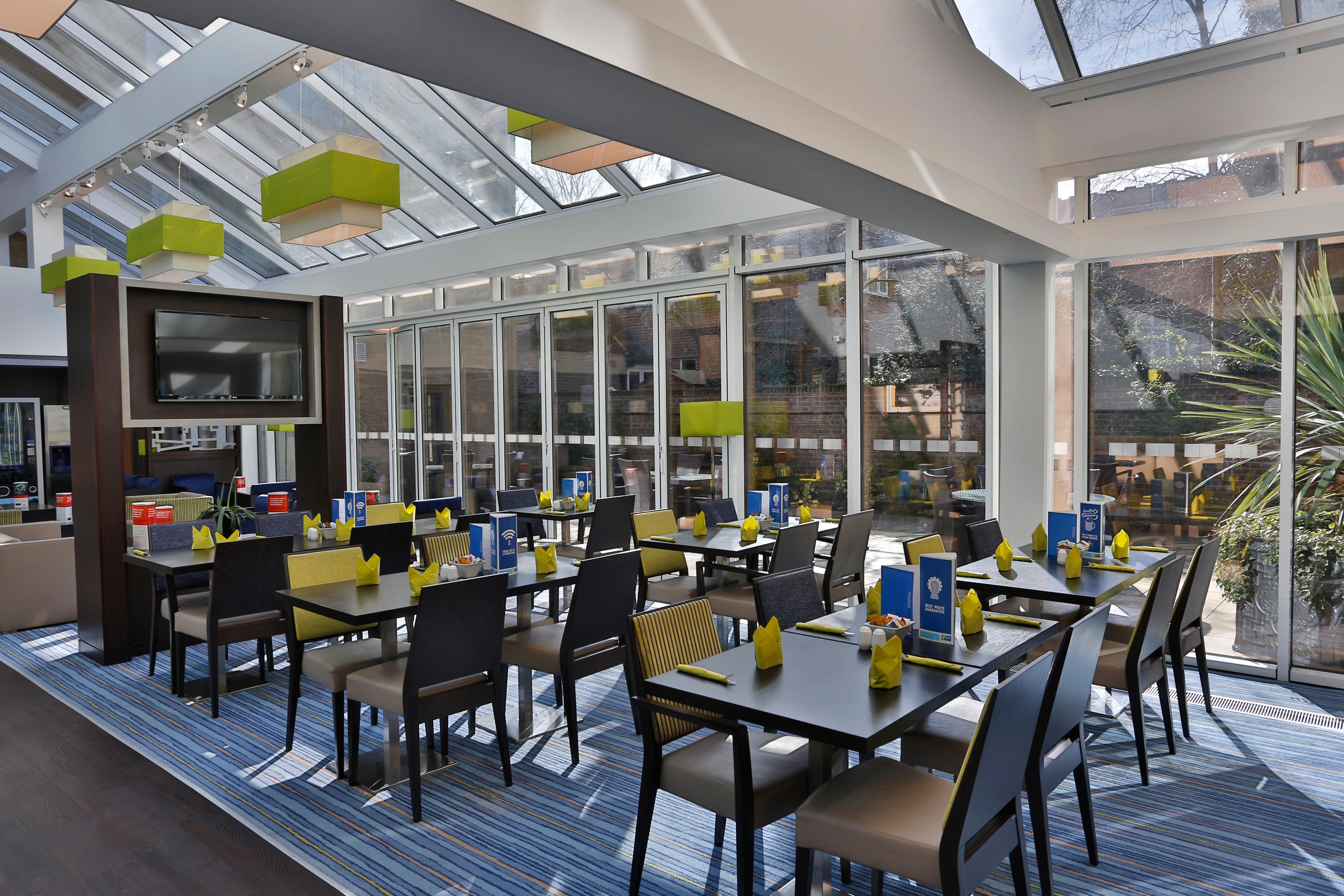 Holiday Inn Express Windsor By Ihg Dış mekan fotoğraf